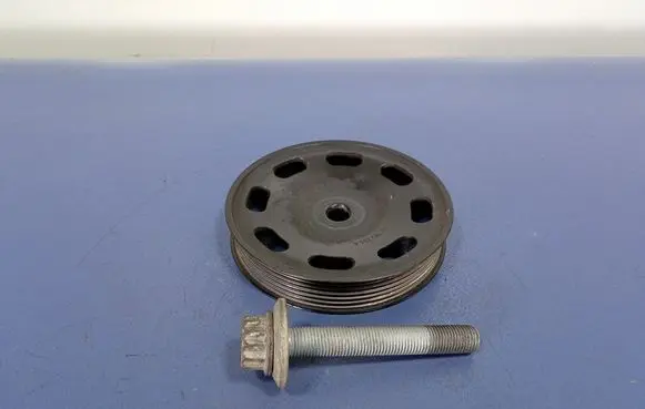 Volkswagen Golf IV Crankshaft pulley 03C105255A