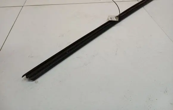 Skoda Fabia Mk2 (5J) Front door glass trim molding 