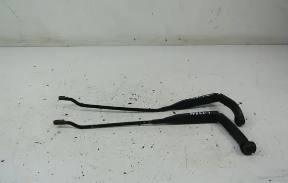 Audi 80 90 S2 B4 Front wiper blade arm 