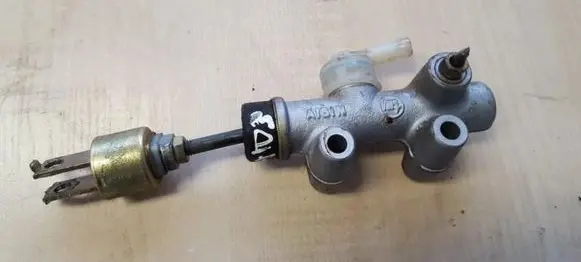 Toyota Avensis Verso Clutch master cylinder