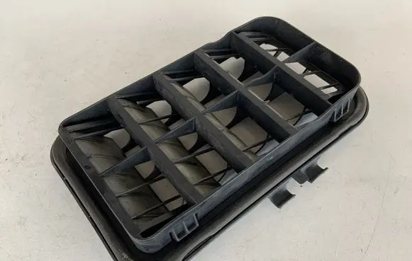 Audi A8 S8 D4 4H Quarter panel pressure vent 4E0819181C