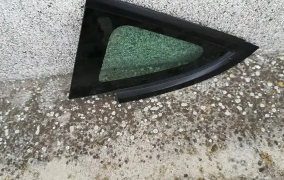 Tesla Model 3 Rear side window