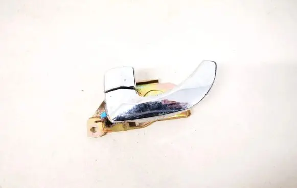 KIA Sorento Rear door interior handle e105