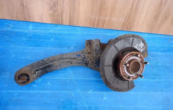 Mazda 5 Rear wheel hub
