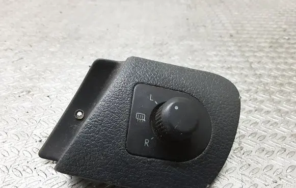 Skoda Octavia Mk1 (1U) Wing mirror switch 1U1867185B