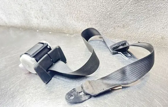 Opel Astra J Middle seatbelt (rear) 13267143 15122010