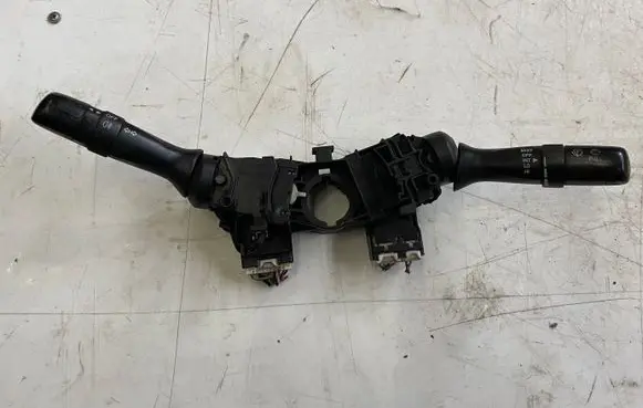 Toyota Hilux (AN10, AN20, AN30) Indicator stalk 17F033