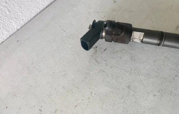 Mercedes-Benz B W245 Fuel injector 0445110167 A6400700787