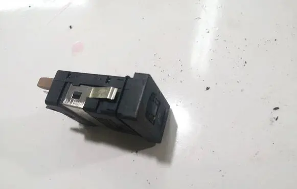 Volkswagen PASSAT B5 Seat heating switch 3B0963564A