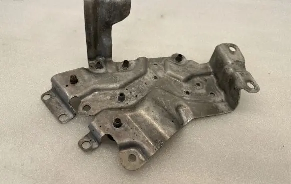 Audi A8 S8 D3 4E Secondary air pump holder 4E0133097J