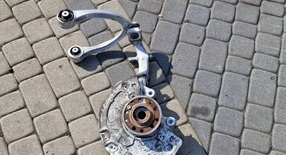 Mercedes-Benz C W205 Front wheel hub spindle knuckle 