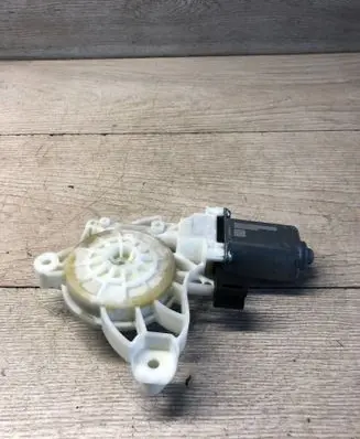 Mercedes-Benz E W213 Front door window regulator motor A0009065806 A76186111 0003975122
