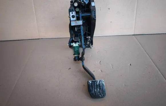 Ford Mondeo MK V Clutch pedal DG9C7B633KB DG917A542BB