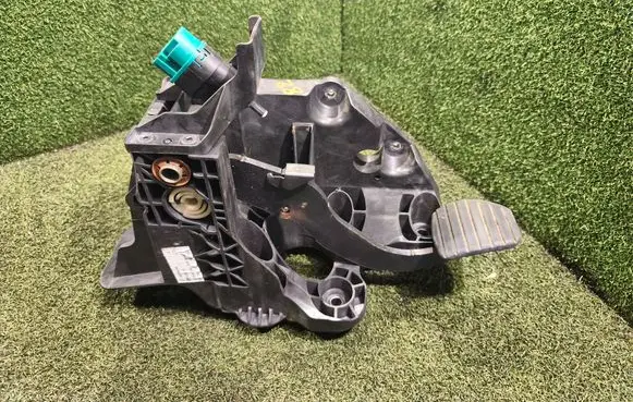 Renault Trafic III (X82) Brake pedal 465016415R 0952760 93459474