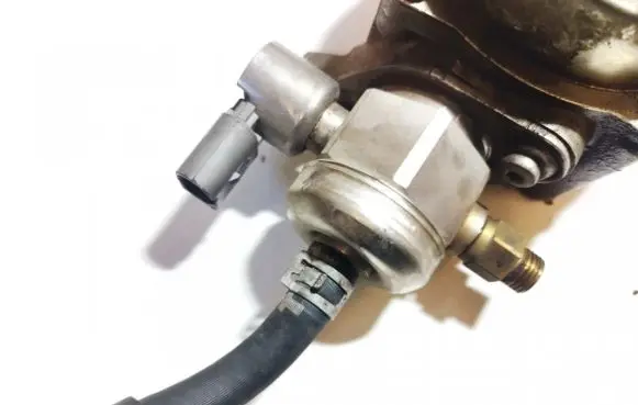 Audi A5 8T 8F Fuel injection high pressure pump 0261520055 06h127025k
