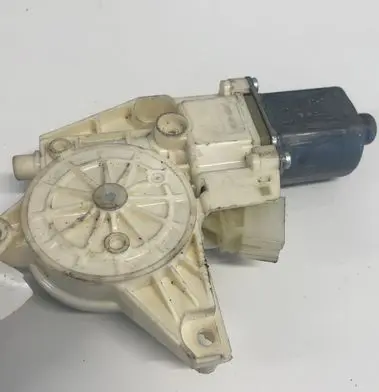 Mercedes-Benz C AMG W204 Front door window regulator motor A2048200242