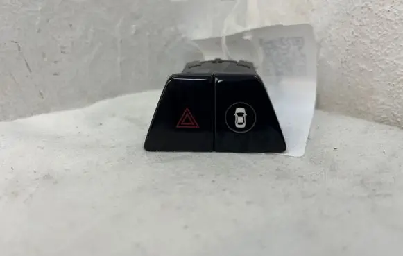 BMW 5 G30 G31 Hazard light switch 6993047