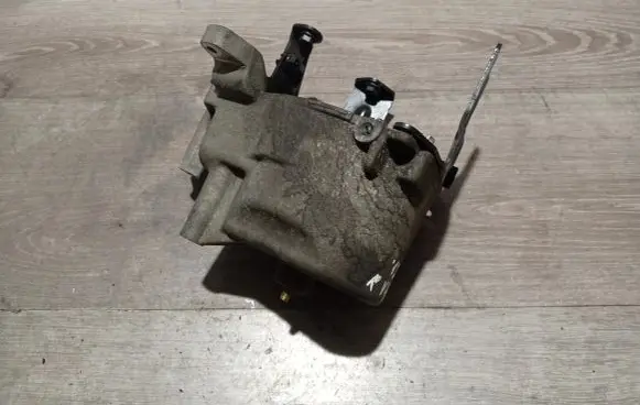 Volvo V40 Fuel filter bracket/mount holder AV6Q9180CA