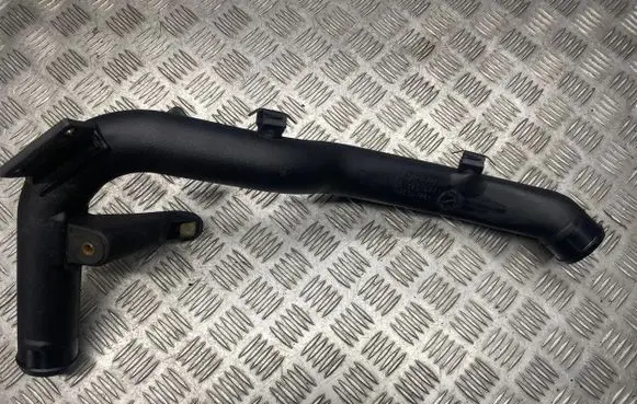 Volkswagen PASSAT B5 Intercooler hose/pipe 8D0145840L
