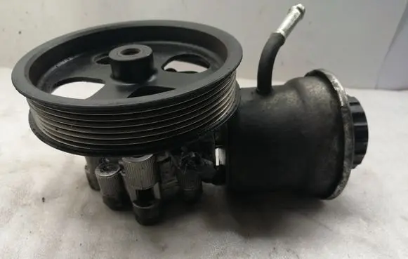 Toyota Avensis T250 Power steering pump 4431005120 12180