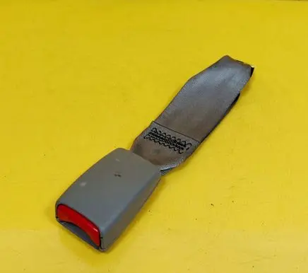Mazda 626 Rear seatbelt buckle 
