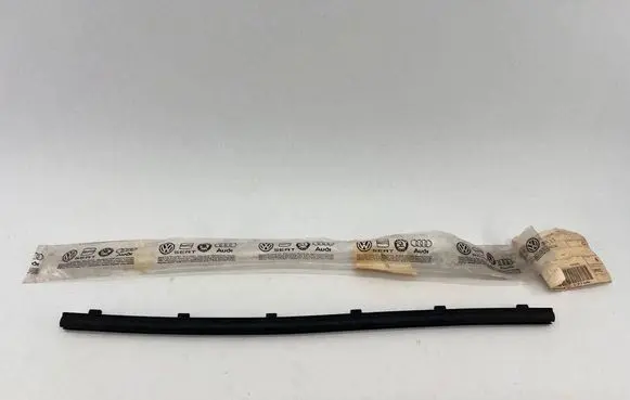 Volkswagen Polo IV 9N3 Engine compartment rubber 6Q0823700 13066005