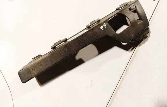 Front bumper mounting bracket