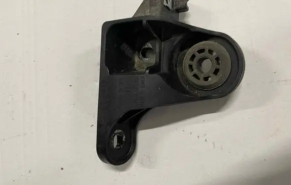 Buick Encore GX I Radiator mount bracket 688437545