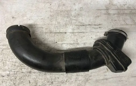 Porsche Boxster 986 Air intake hose/pipe 99611002704
