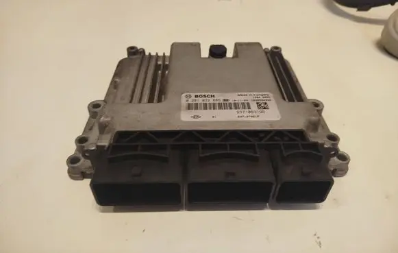 Renault Kangoo II Engine control unit/module 0281032885 237107921R 237106319R