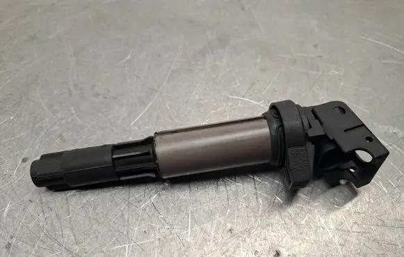 BMW 1 E81 E87 High voltage ignition coil 0221504100 1220703201