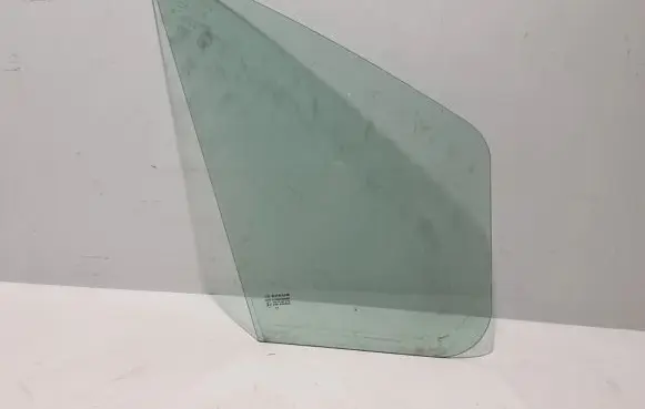 Renault Trafic III (X82) Front door vent window glass four-door 802620345R