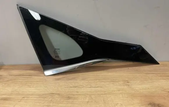 Nissan Qashqai J12 Rear side window 833016UA0A