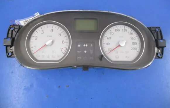 Dacia Sandero Speedometer (instrument cluster) P8200733621