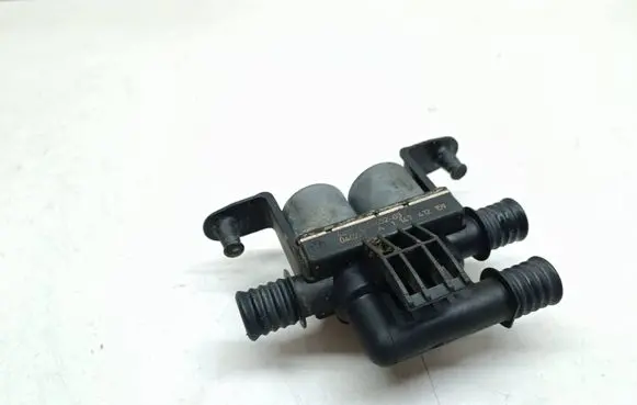 BMW X5 E53 Coolant heater control valve 6906652 64116906652