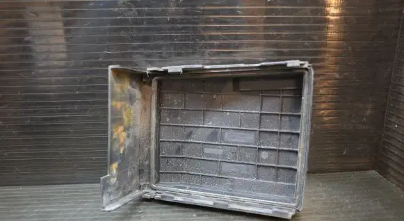 Volkswagen Golf Plus Fuse box cover 1K0937132F