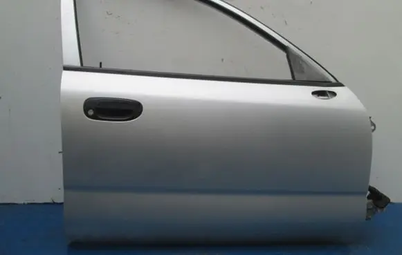 Mitsubishi Carisma Front door