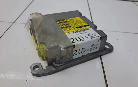 Toyota Avensis T250 Airbag control unit/module 8917005190 215955104