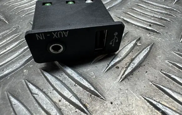 BMW X1 E84 USB socket connector 9241331