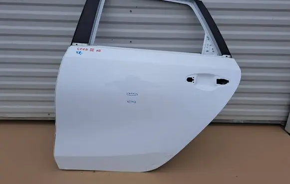 KIA Ceed Rear door 