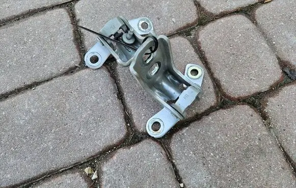 Opel Insignia B Front door lower hinge OPELCZESCI.com-H3