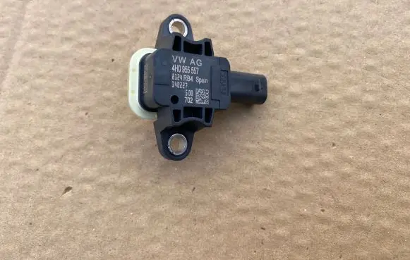 Volkswagen Polo V 6R Airbag deployment crash/impact sensor 4H0955557 8124RB4