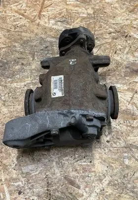 BMW 1 E82 E88 Rear differential 7568032