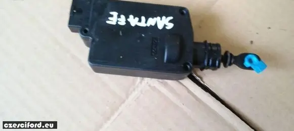 Hyundai Santa Fe Tailgate lock loop/hook striker 
