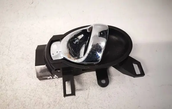 Nissan Juke I F15 Front door interior handle