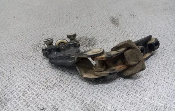 Volkswagen Caddy Sliding door middle roller runner 2K0843336A