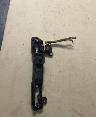 Toyota RAV 4 (XA40) Front door exterior handle/bracket 6920442070