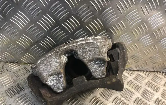 Mercedes-Benz C W205 Front brake caliper