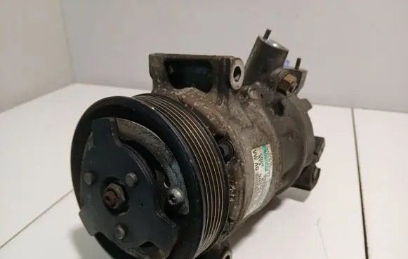 Volkswagen PASSAT B7 Air conditioning (A/C) compressor (pump) 5N0820803C