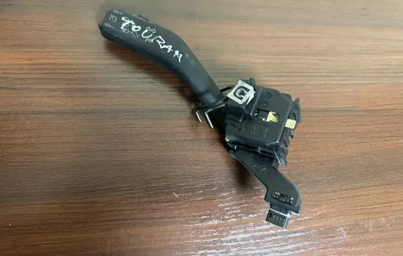 Volkswagen Touran I Indicator stalk 1K0953513G 01103512 10351292782176